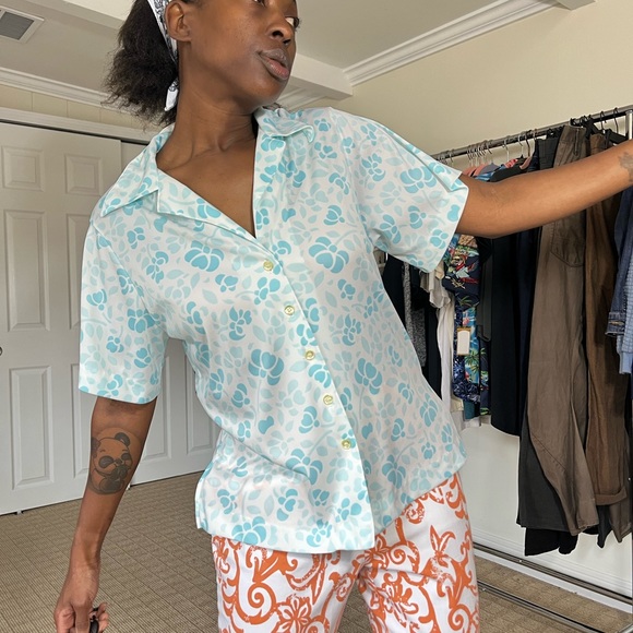 Alex Colman Sportswear Tops - vintage button up. No flaws. Soft and lightweight. Fits like a M/L.